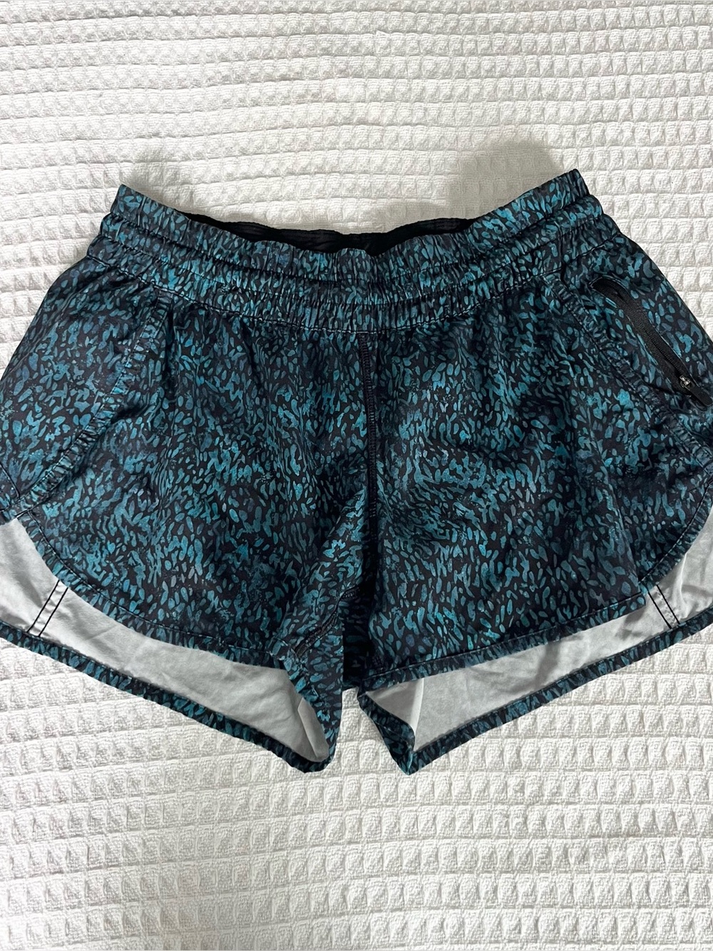 Lululemon black and teal printed active shorts size 12